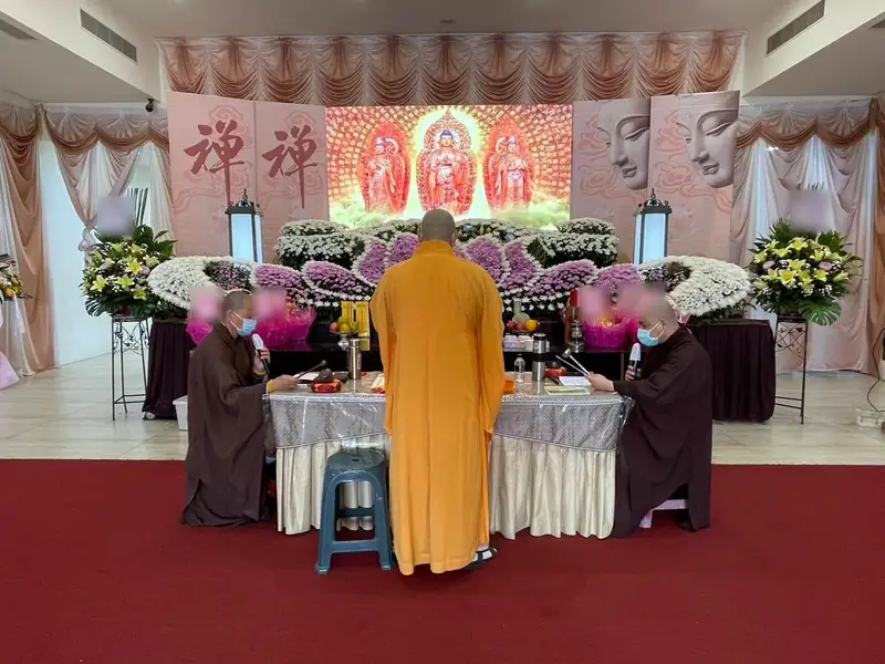 佛教靈堂花山佈置與法師誦經（天華國際禮儀服務案例）